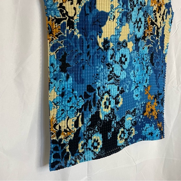 NICOLA Women’s Blue Cream Floral Crinkle Pleated Smocked Sleeveless Tank Medium - Picture 10 of 11